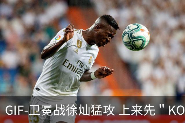 GIF-卫冕战徐灿猛攻 上来先＂KO＂裁判 对手都惊了